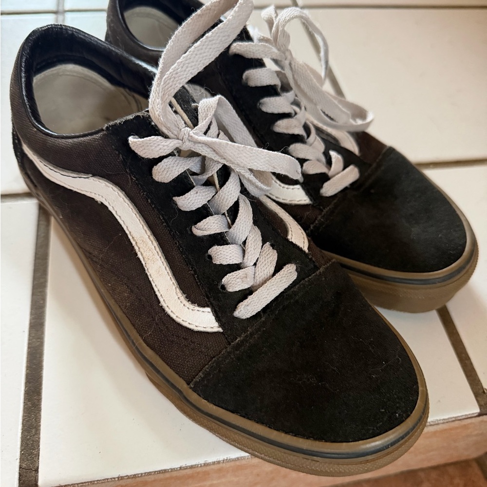 Vans - Picture 3 of 12